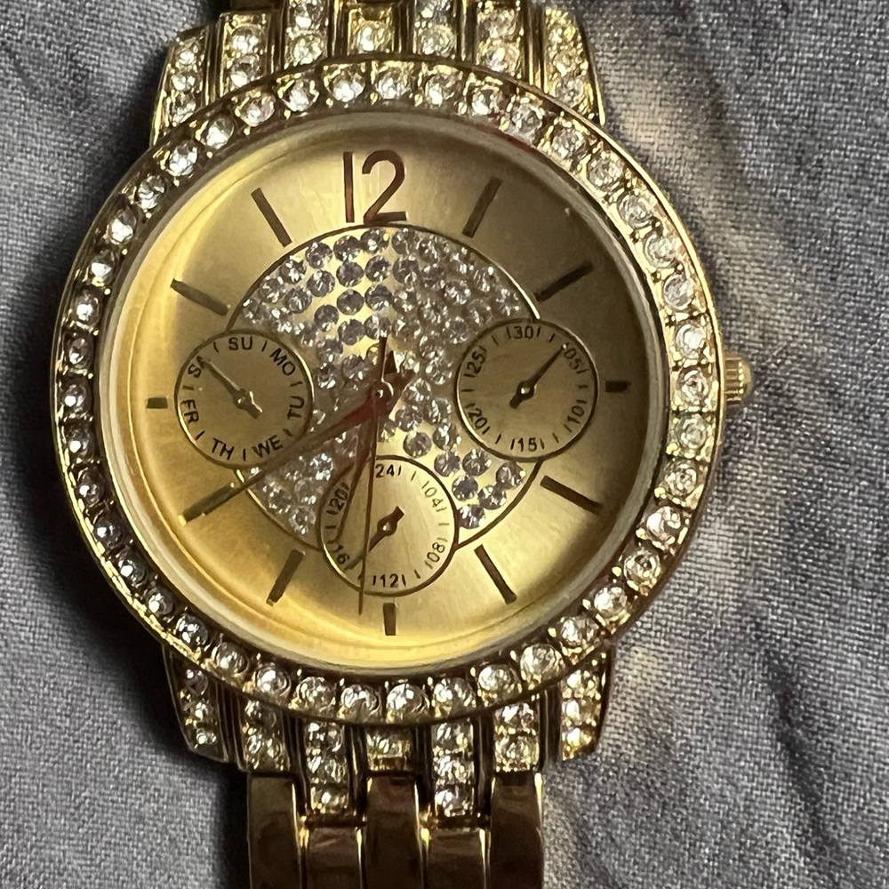 40 Avon watch